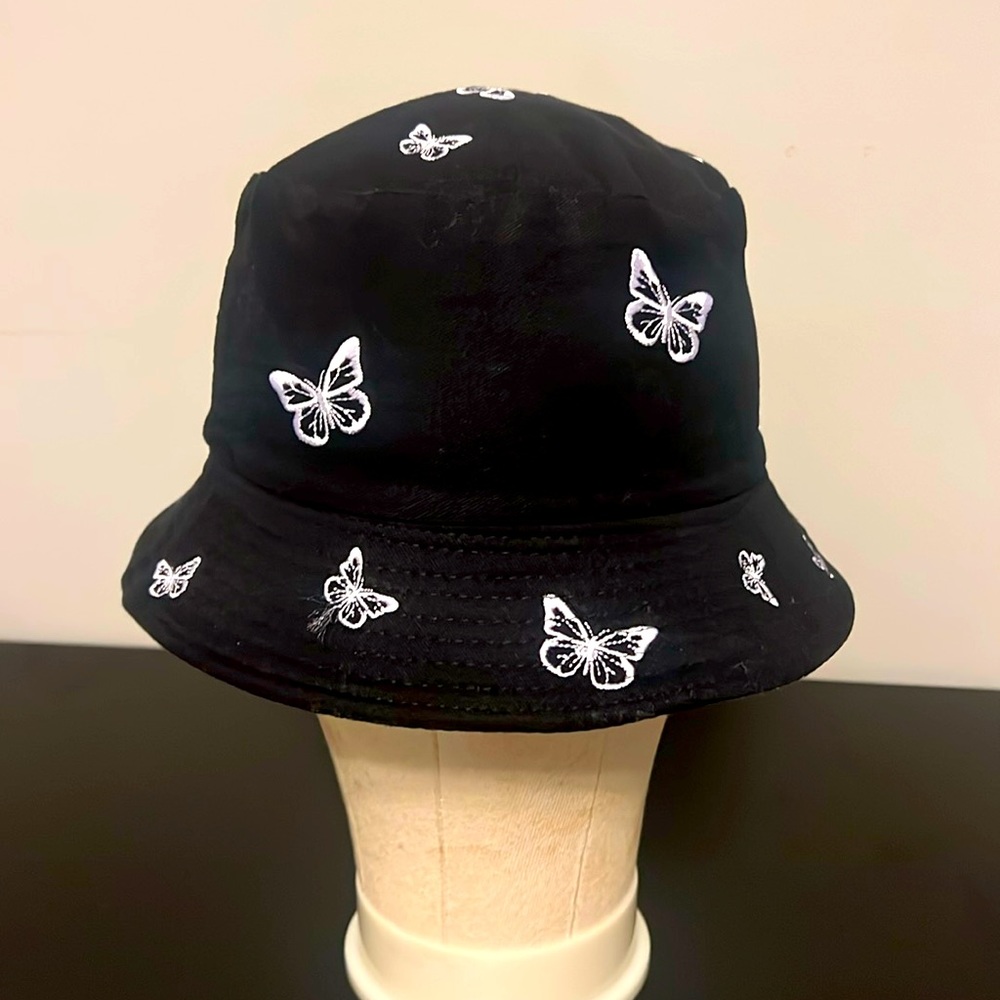 Brand New. Bucket Hat. Black M/L